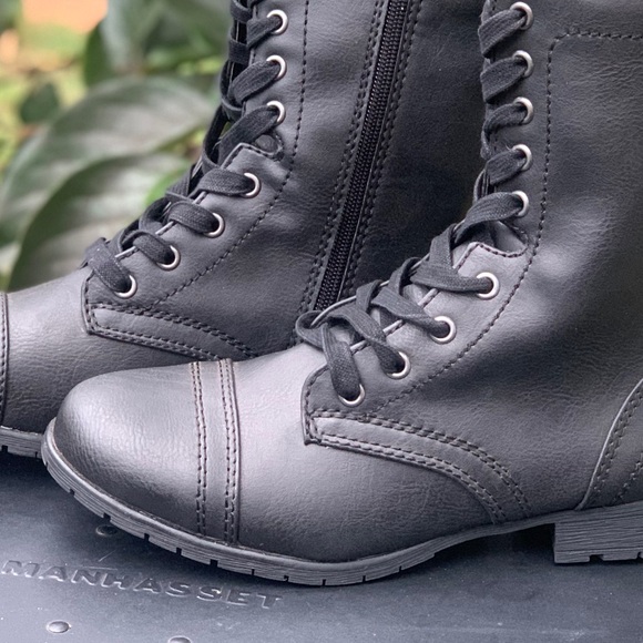 Time and Tru Women’s Lace Up Memory Foam Boot New - Picture 3 of 10